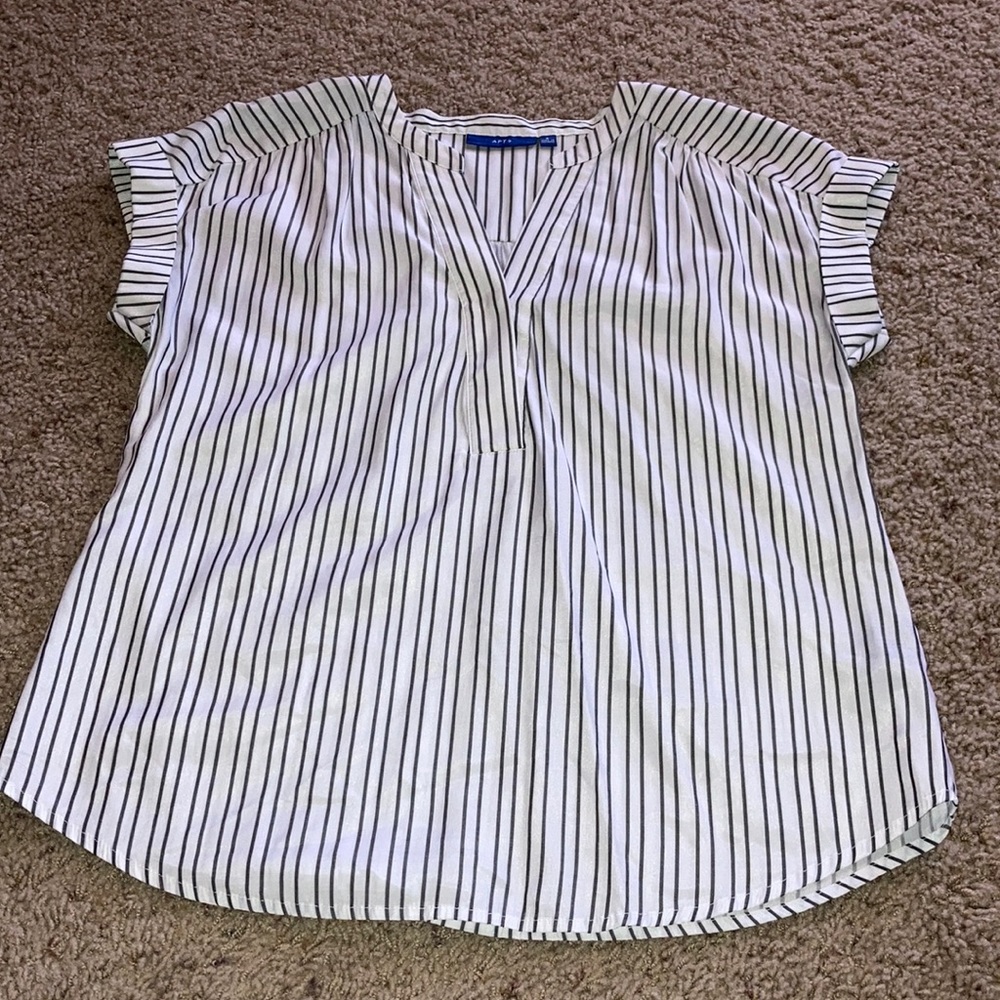 Apt.9 lightweight white And gray striped top size small